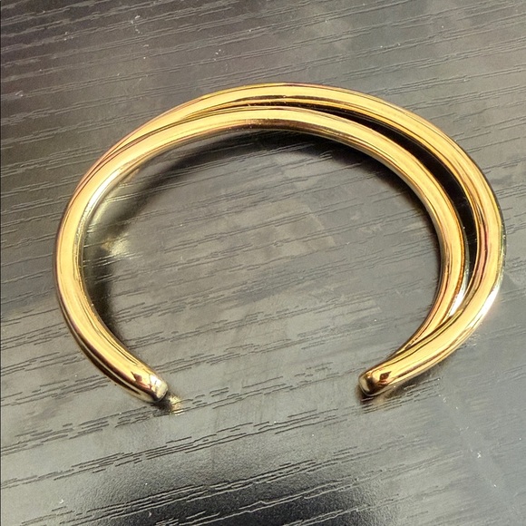 Sezane Chiara Wrist Cuff Bracelet - Picture 3 of 5